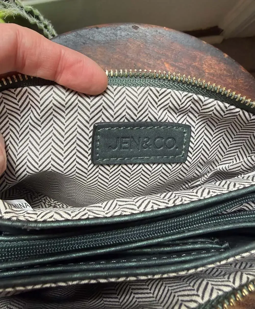 Jen & Co. Green Leopard Print Multi-Compartment Wristlet Clutch